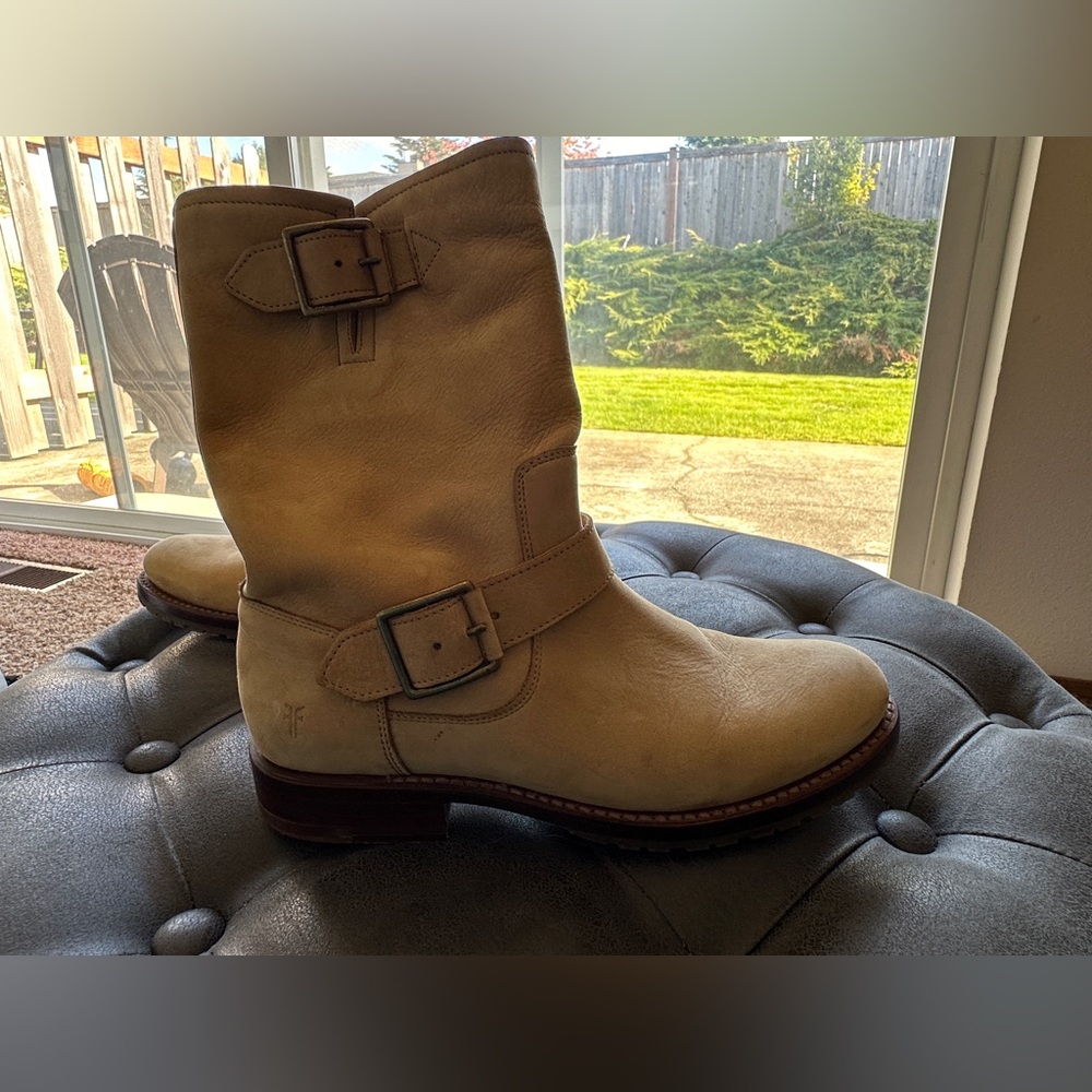 FRYE Vicky Short Boot in Tan Suede - Size 37